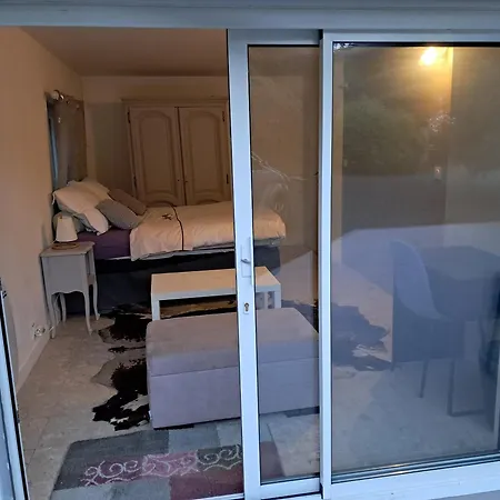 Independante לינה וארוחת בוקר Rou-Marson